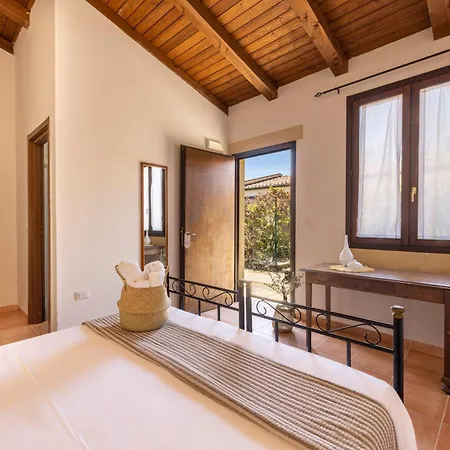 Tenuta Santicuti 公寓式酒店 4*