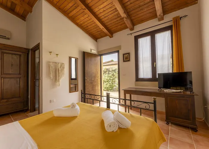 Tenuta Santicuti 4*