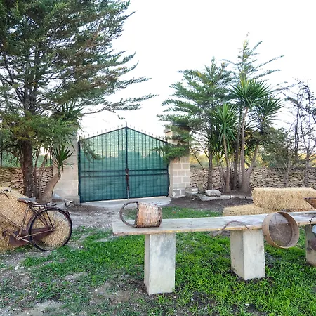 Tenuta Santicuti Aparthotel Acaya